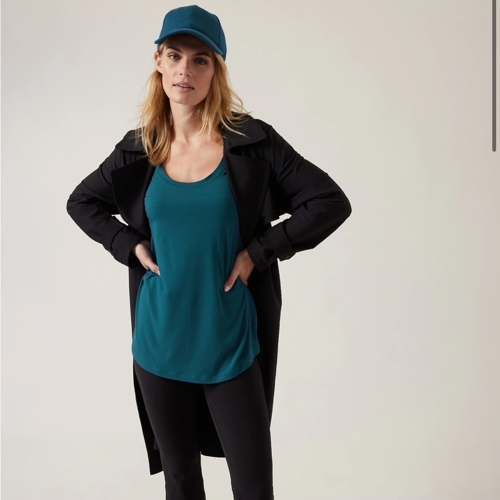 Athleta stratus top